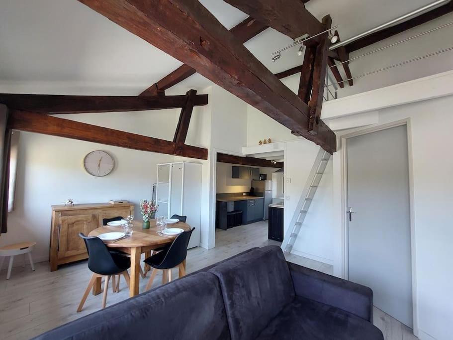 Appartement Appt Lumineux, Vue Place Vival *