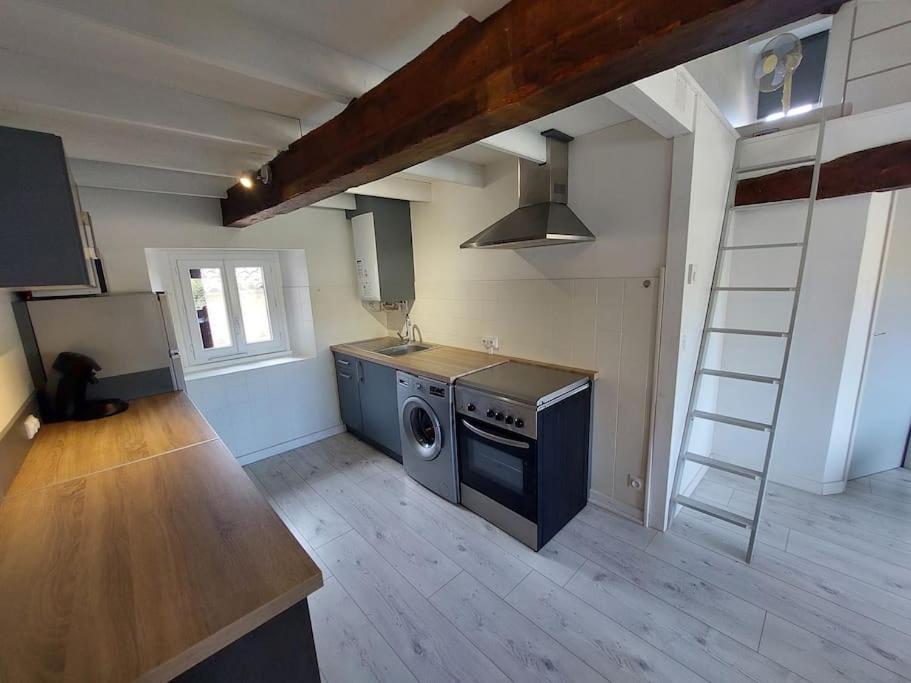 Appt Lumineux, Vue Place Vival * Figeac